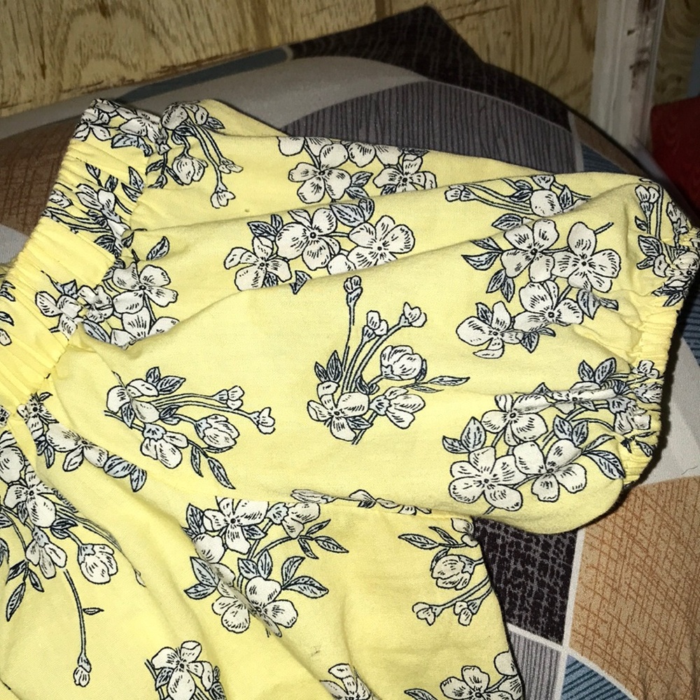 Floral Off-Shoulder Top - Picture 2 of 3